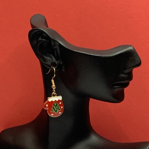 Mitten Earring, Christmas Earring, Holiday Earring, Gift Idea, Winter Earring - Picture 2 of 4